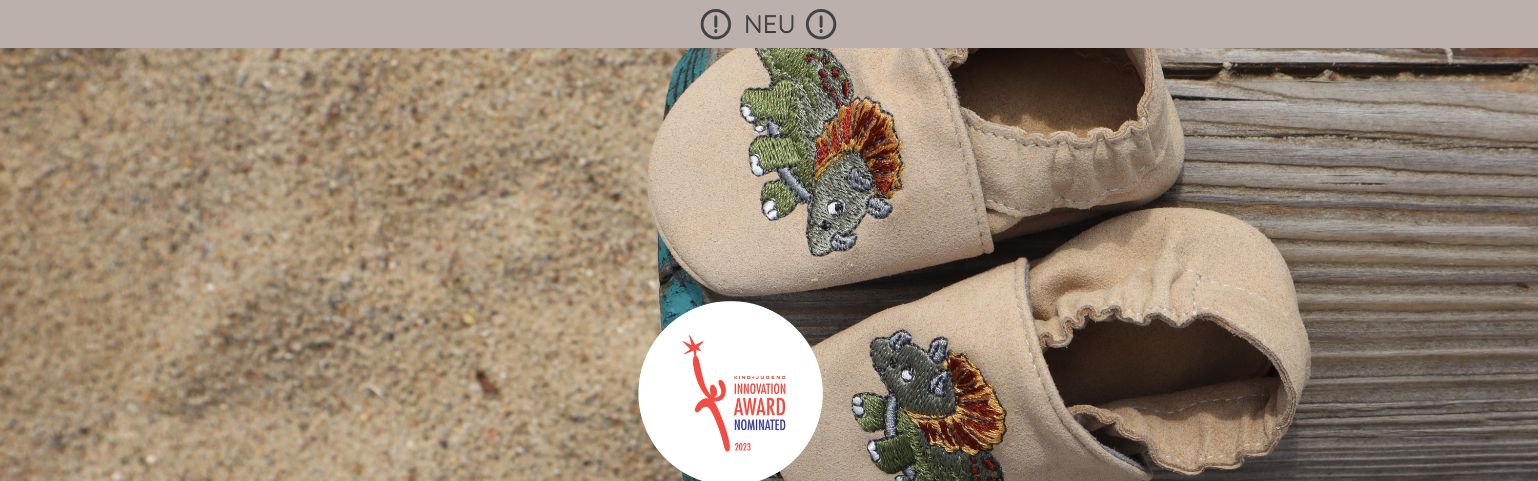 Krabbelschuhe RecySteps Kinderschuhe auf Holz mit Sand